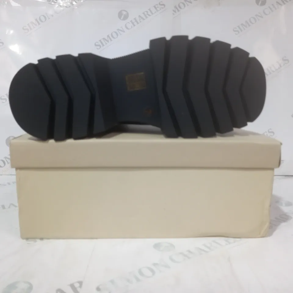 BOXED PAIR OF SIMMI LONDON CHUNKY BOOTS IN BLACK UK SIZE 7