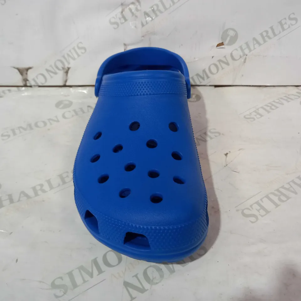 BOXED PAIR OF CROCS - CLASSIC IN BLUE UK SIZE 12