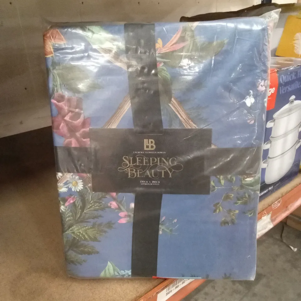 BAGGED COTSWOLD FANTASIA THROW - NAVY // 130cm x 180cm