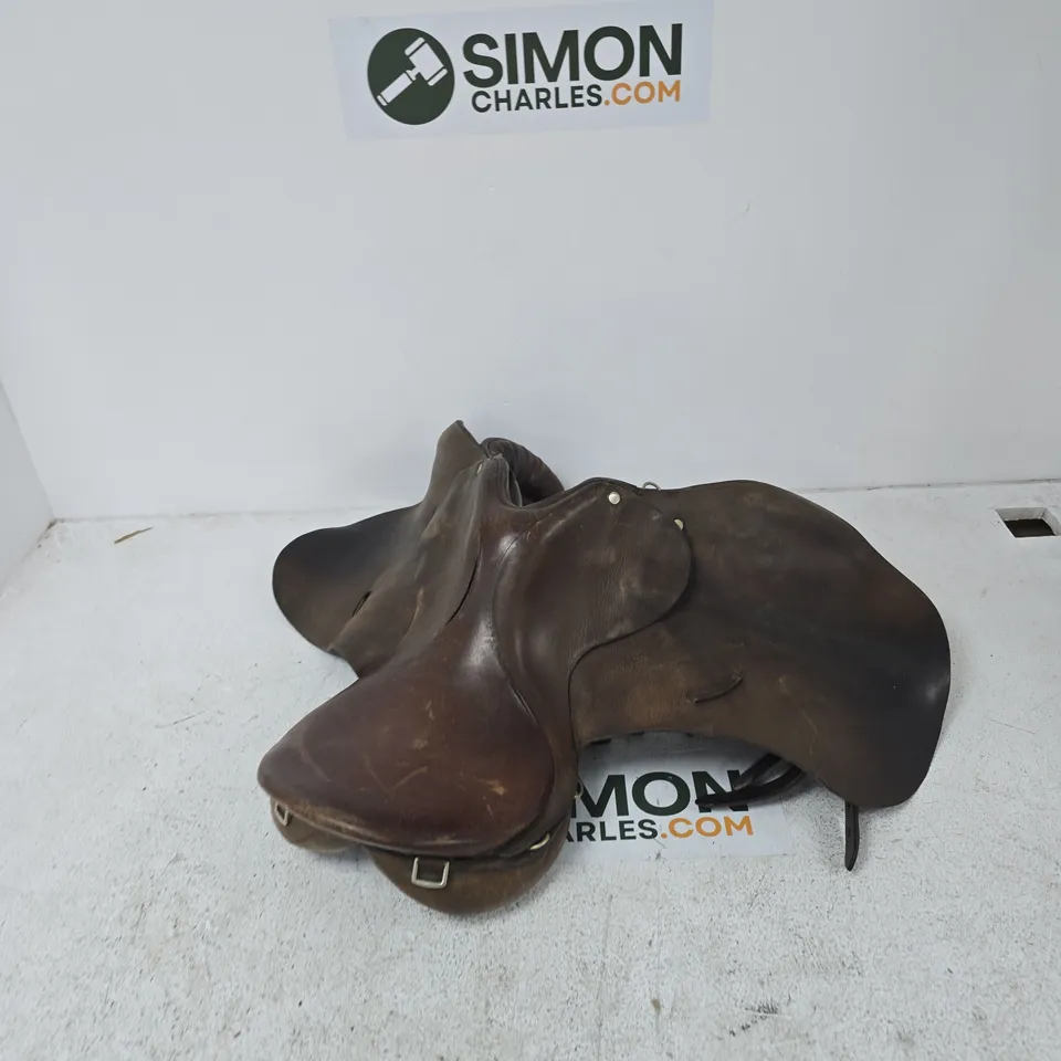 BROWN LEATHER RIDING SADDLE WITH STIRRUPS