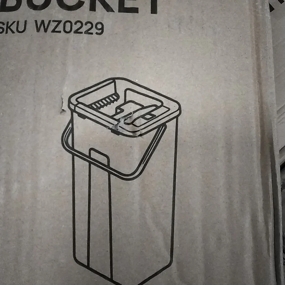 BOXED LIFE IDEAS MOP BUCKET 
