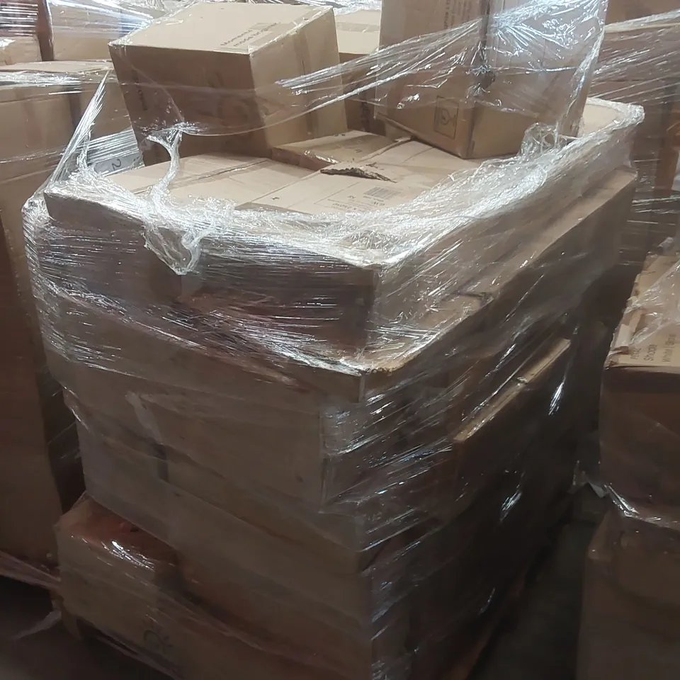 PALLET CONTAINING A VERY LARGE QUANTITY OF ASSORTED DESIGNER LIGHTING PRODUCTS