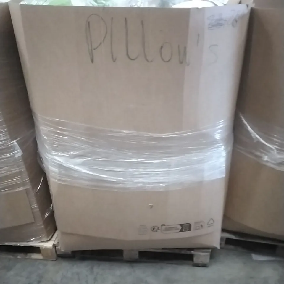 PALLET CONTAINING A LARGE QUANTITY OF; PILLOWS