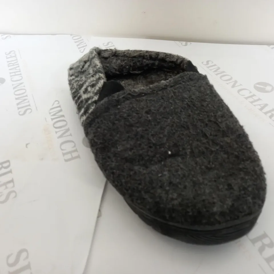 MUK LUKS MENS SLIPPERS GREY - SIZE 5