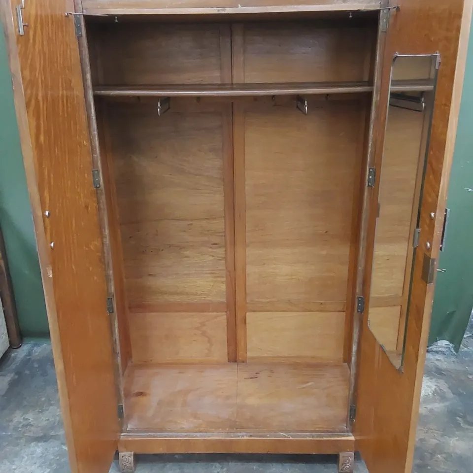ANTIQUE TRADITIONAL STYLE SOLID WOOD WARDROBE 
