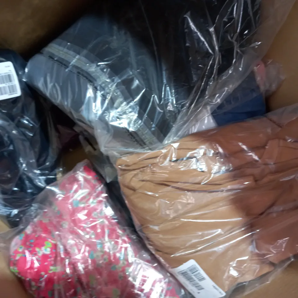 BOX OF APPROXIMATELY 10 ASSORTED CLOTHING AND FASHION ITEMS IN VARIOUS STYLES AND SIZES TO INCLUDE D & CO, FRANK USHER, WYNNE LAYERS, ETC