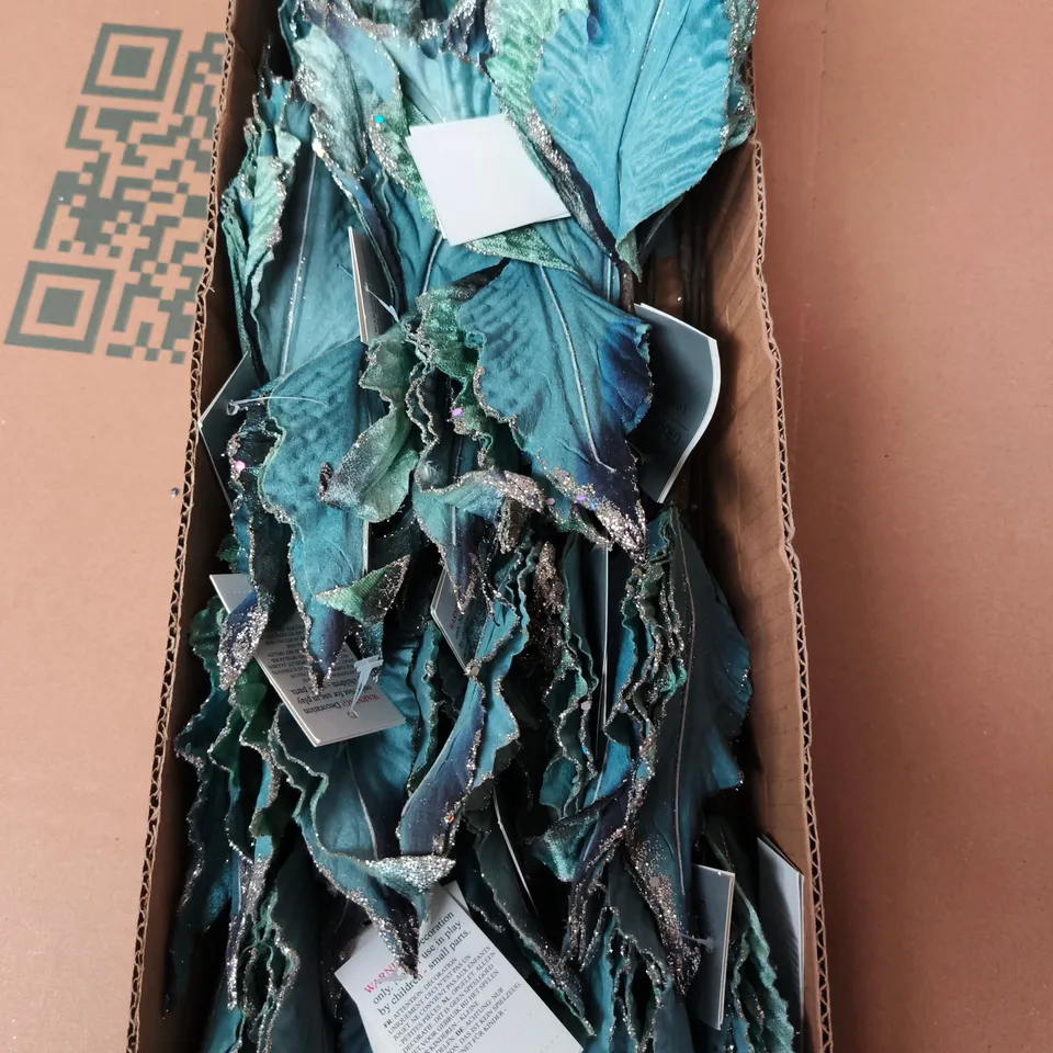 APPROXIMATELY 24 GISELA GRAHAM PICKS 25CM – TURQUOISE FABRIC/GLITTER POINSETTIA