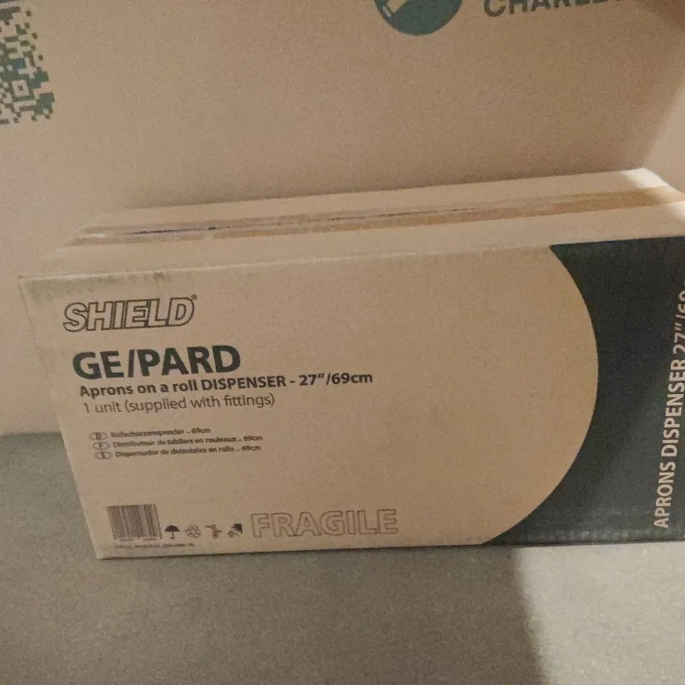 BOXED SHIELD GE/PARD APRONS ON A ROLL DISPENSER
