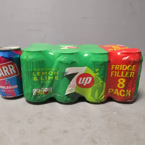 TOTE OF APPROXIMATELY 12 ASSORTED DRINKS ITEMS TO INCLUDE - 7UP , BARR BUBBLEGUM ETC