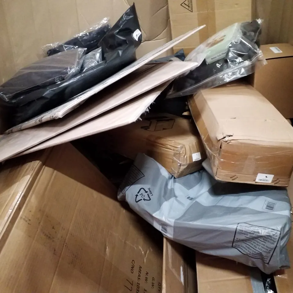 PALLET OF ASSORTED PRODUCTS INCLUDING TOILET SEAT, KUYAL CHAIR MAT, METAL TOWEL RACK, BABY EDGE PROOFING