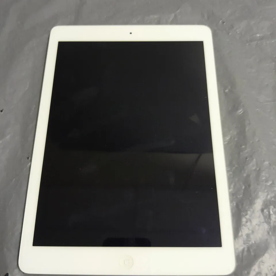 APPLE IPAD AIR SILVER - A1474