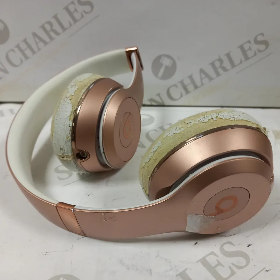 BEATS SOLO 3 WIRELESS ON-EAR HEADPHONES IN ROSE GOLD