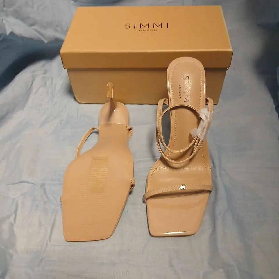 SIMMI LONDON APPLE NUDE PATENT SANDALS – UK 6