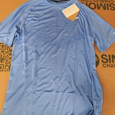 NIKE RUNNING T-SHIRT IN BLUE SIZE MEDIUM