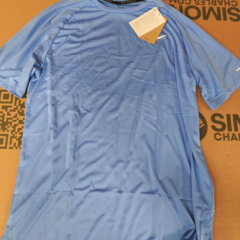 NIKE RUNNING T-SHIRT IN BLUE SIZE MEDIUM
