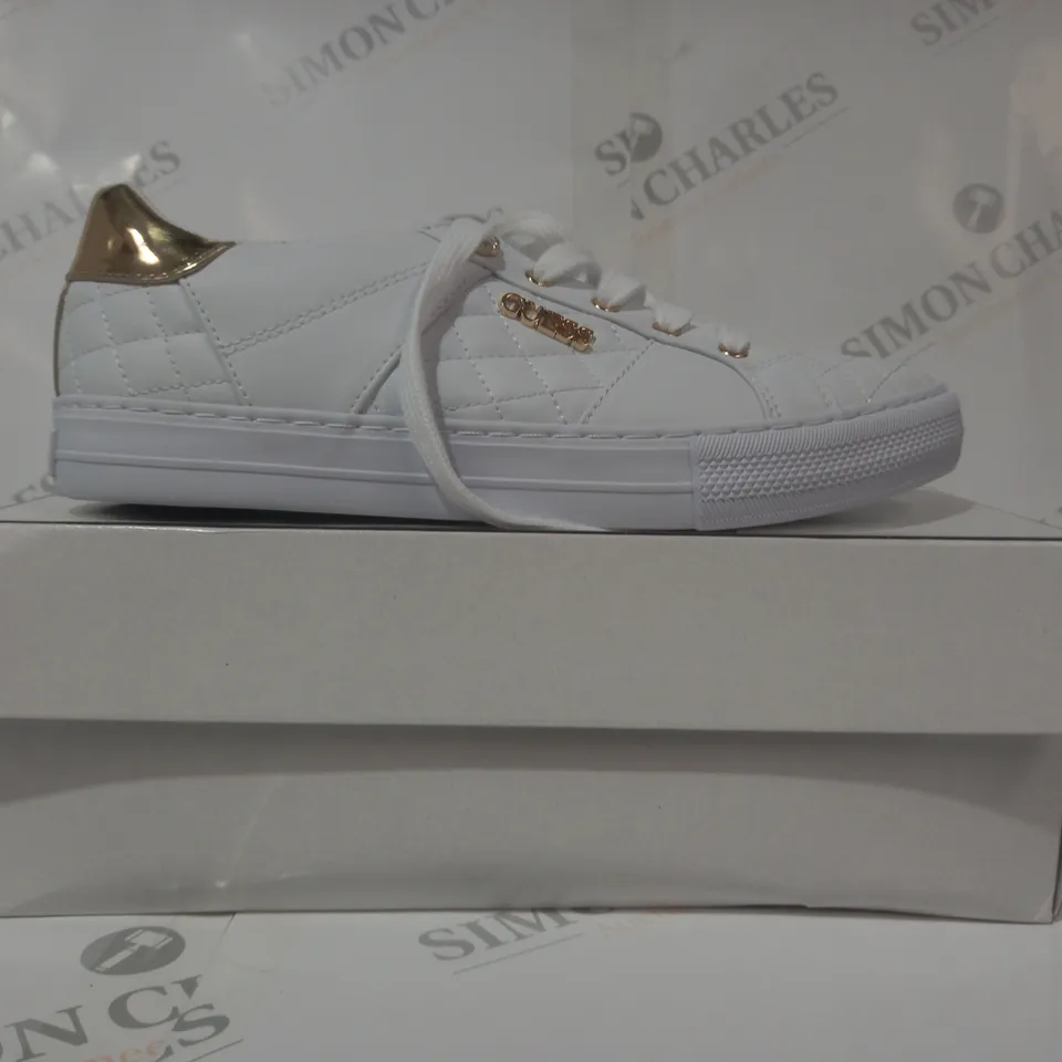 BOXED PAIR OF GUESS QUILTED LEATHER SHOES IN WHITE/METALLIC GOLD SIZE 9
