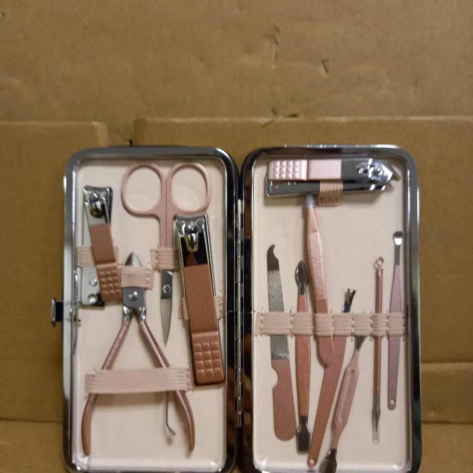 MANICURE SET & NAIL CLIPPER SET