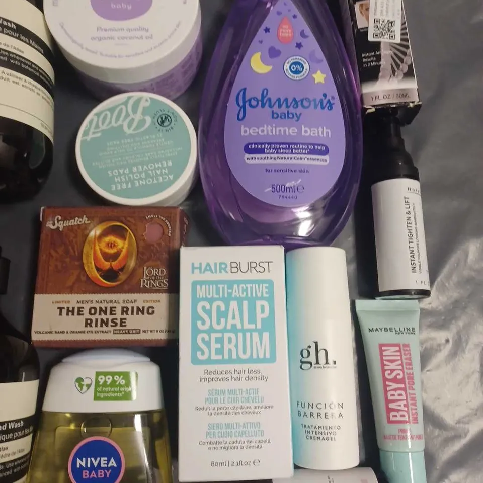 LOT OF APPROXIMATELY 22 ASSORTED HEALTH AND BEAUTY ITEMS TO INCLUDE AESOP HAND WASH, HAIR BURST HAIR SERUM AND DR SQUATCH SOAP