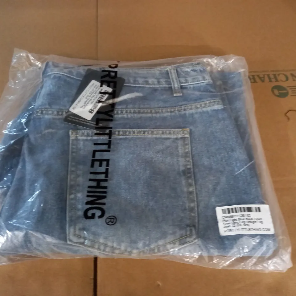 BAGGED PRETTYLITTLETHING PLUS LIGHT BLUE WASH OPEN KNEE LONG LEG JEANS - UK 22