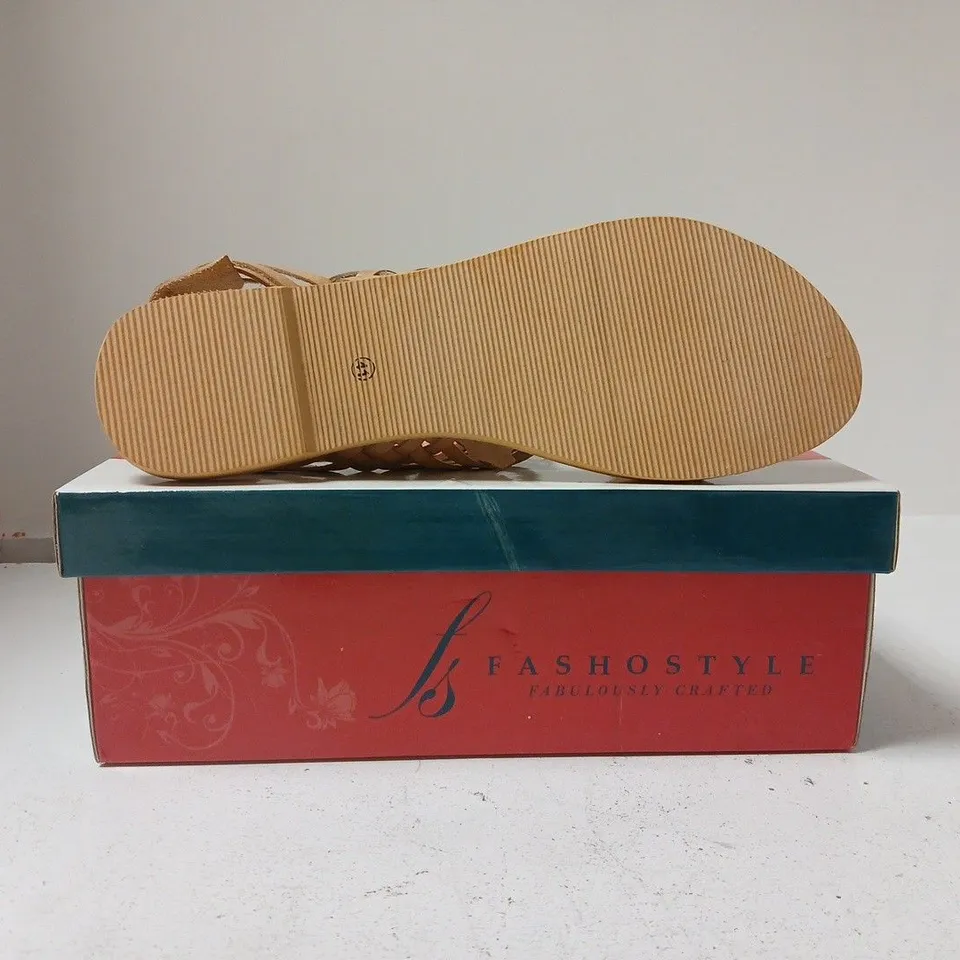 BOXED PAIR OF FASHOSTYLE OPEN TOE FLAT SLIP-ON SANDALS IN NUDE SIZE EU 41