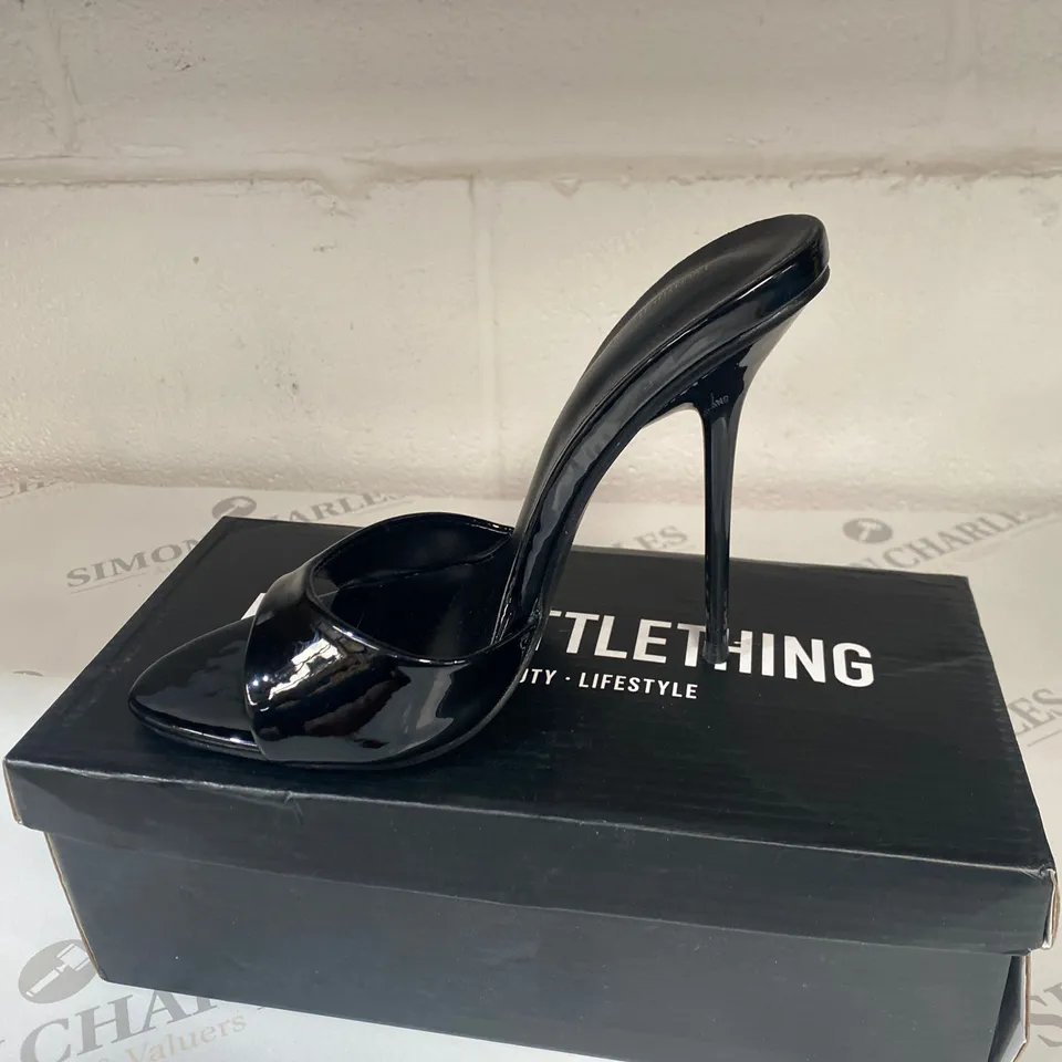 BOXED PAIR OF PRETTY LITTLE THING BLACK HIGH HEELS SIZE 3