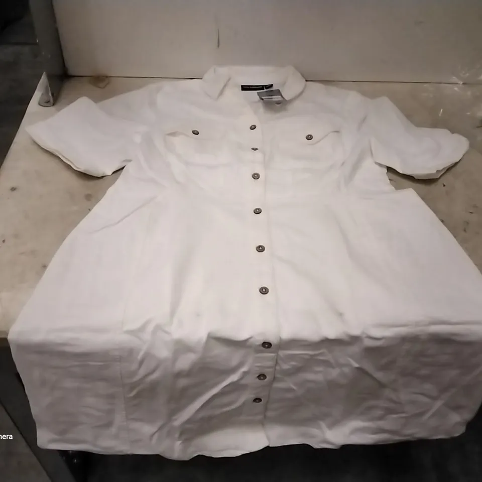 BOX OF 16 BRAND NEW ELBOW SLEEVE BUTTON UP WHITE STRETCH DENIM DRESS BY NINA LEONARD INDIGO - SIZE XL 