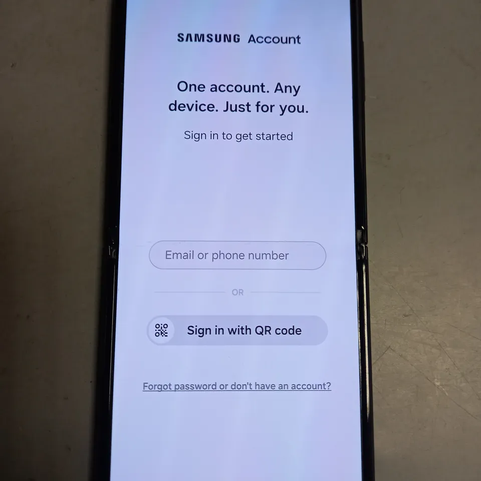 UNBOXED SAMSUNG GALAXY Z FLIP MOBILE PHONE