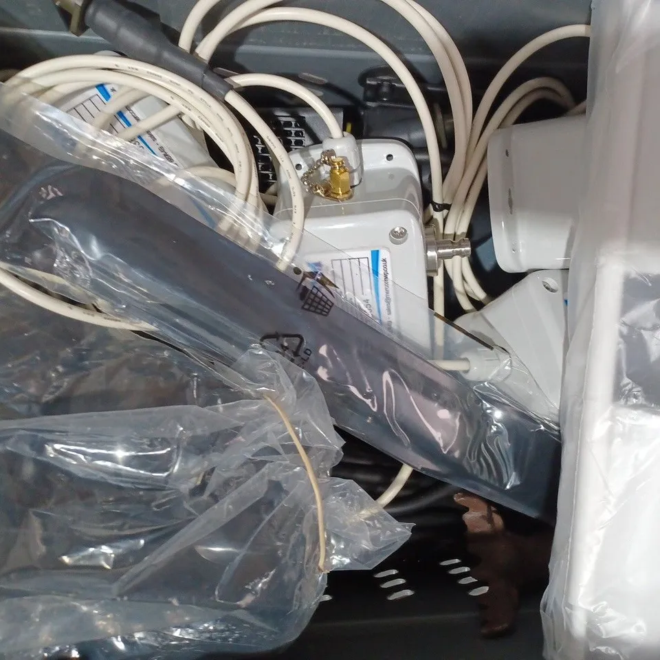 APPROXIMATELY 10 ASSORTED HOUSEHOLD ITEMS TO INCLUDE ARALDITE ADHESIVE KIT, SILICONE TOILET BRUSH, ETC