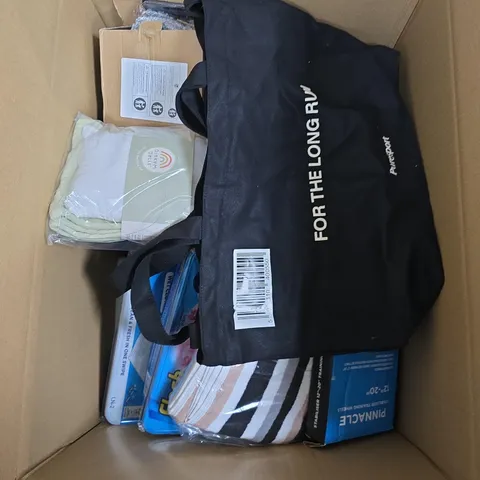 BOX CONTAINING A MIX OF APPROXIMATELY 15 ITEMS INCLUDING BEDDING, TOWELS, PANS ETC.