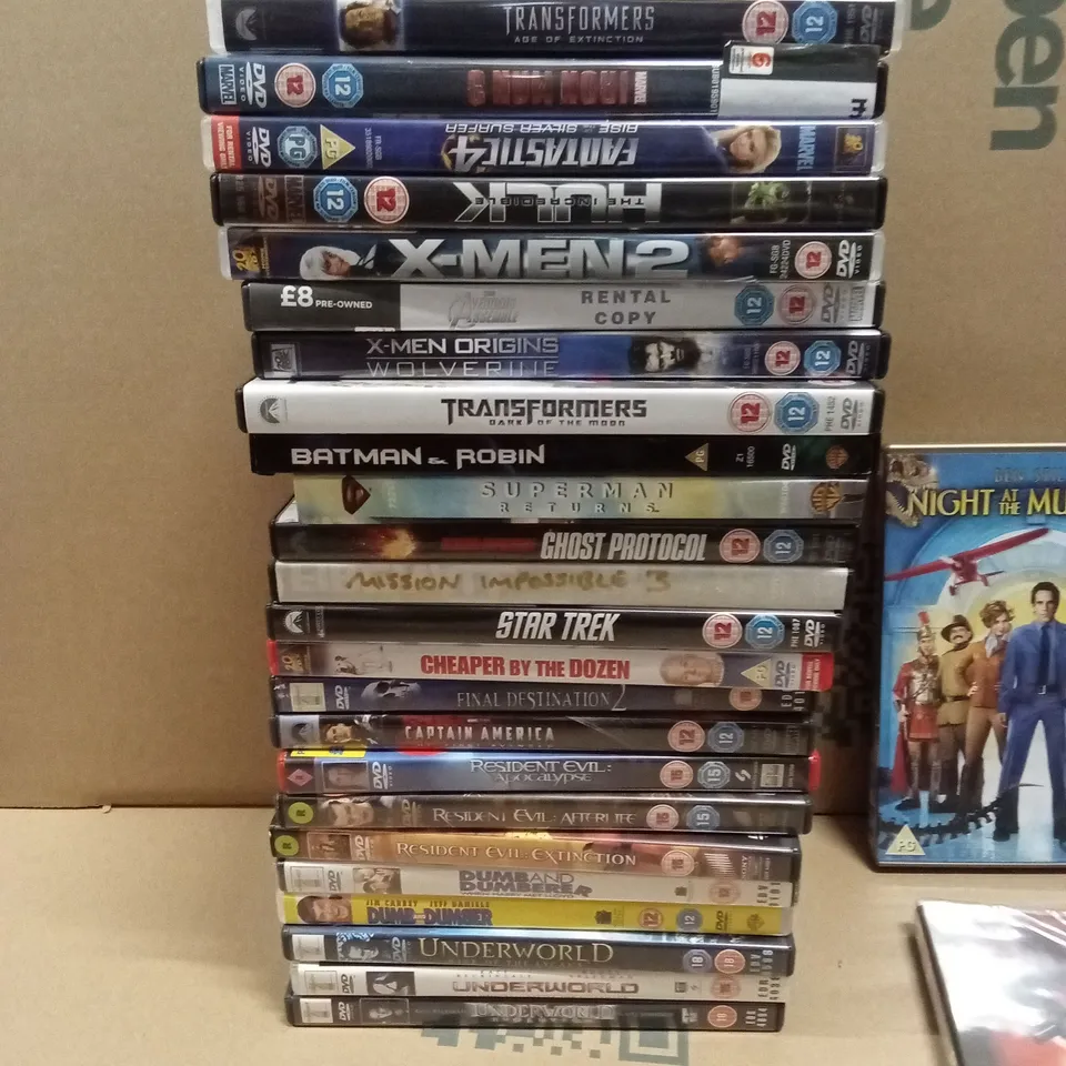 BOX TO CONTAIN A LARGE QUANTITY OF FILMS AND DVDs