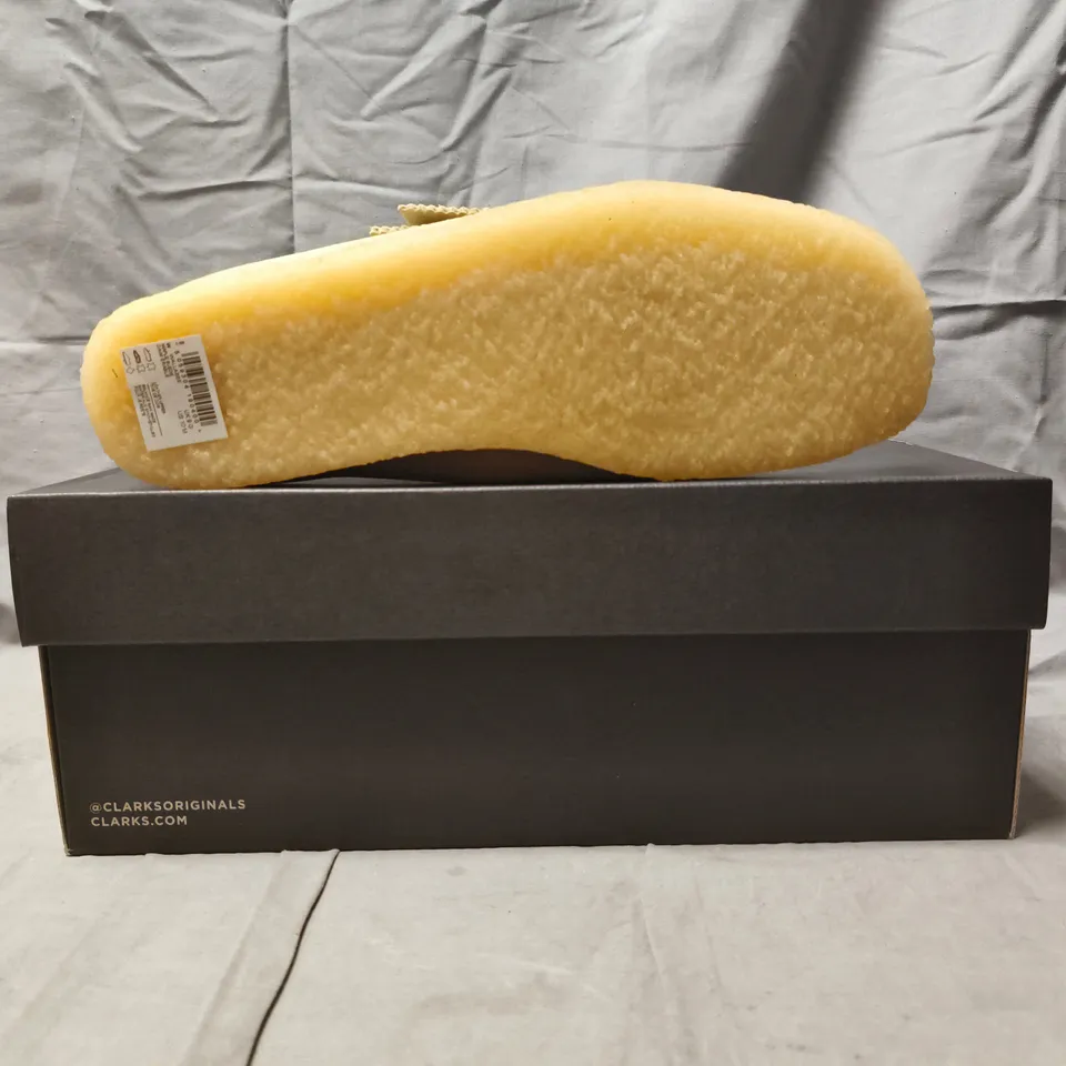 BOXED PAIR OF CLARKS ORIGINALS WALLABEE SHOES IN MAPLE SUEDE SIZE UK 9