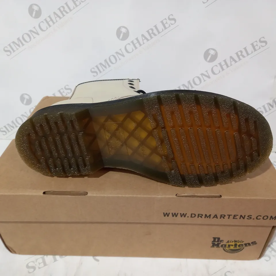 DR MARTINS SMOOTH PARCMENT BIEGE SIZE 5 