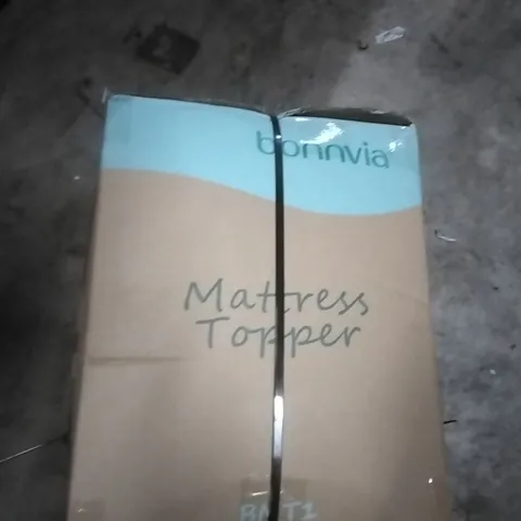 PALLET OF ASSORTED ITEMS TO INCLUDE; BONNVIA MATTRESS TOPPER