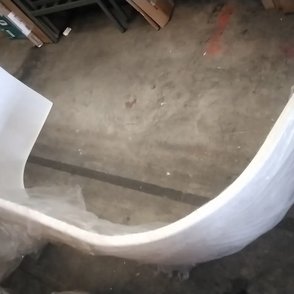 BOXED UP SHAPE CURVED BATH PANEL WHITE 