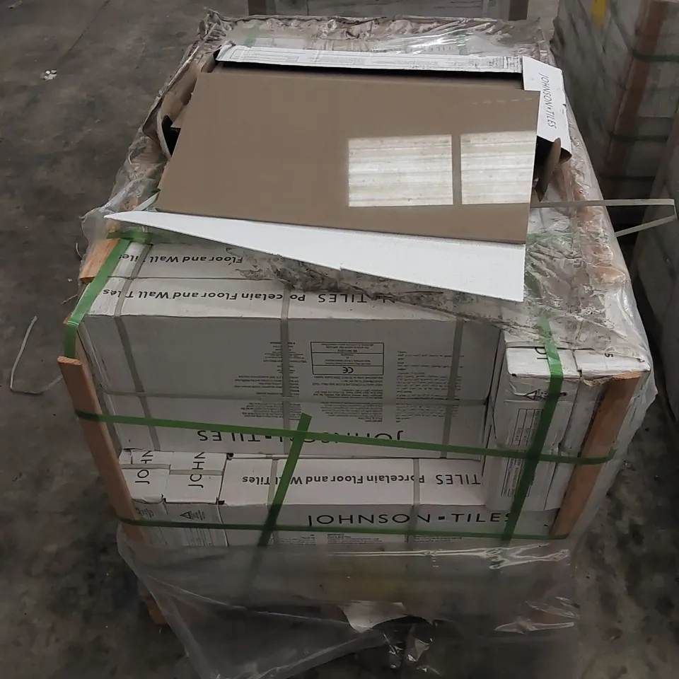 PALLET TO CONTAIN APPROX 32 X CARTONS OF JOHNSON PORCELAIN FLOOR AND WALL MODERN FLAX POLISHED TILES - 8 TILES PER CARTON // TILE SIZE: 600 X 300 X 9.5mm