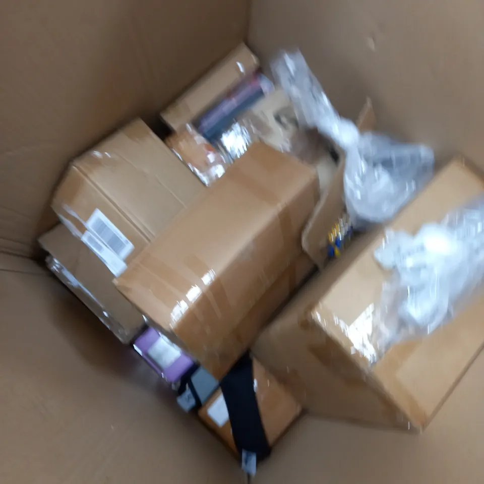 BOX OF ASSORTED ITEMS APPROXIMATELY 10 TO INCLUDE DÉCOR BUG, GLASSES, FOOD THERMOMETER ETC