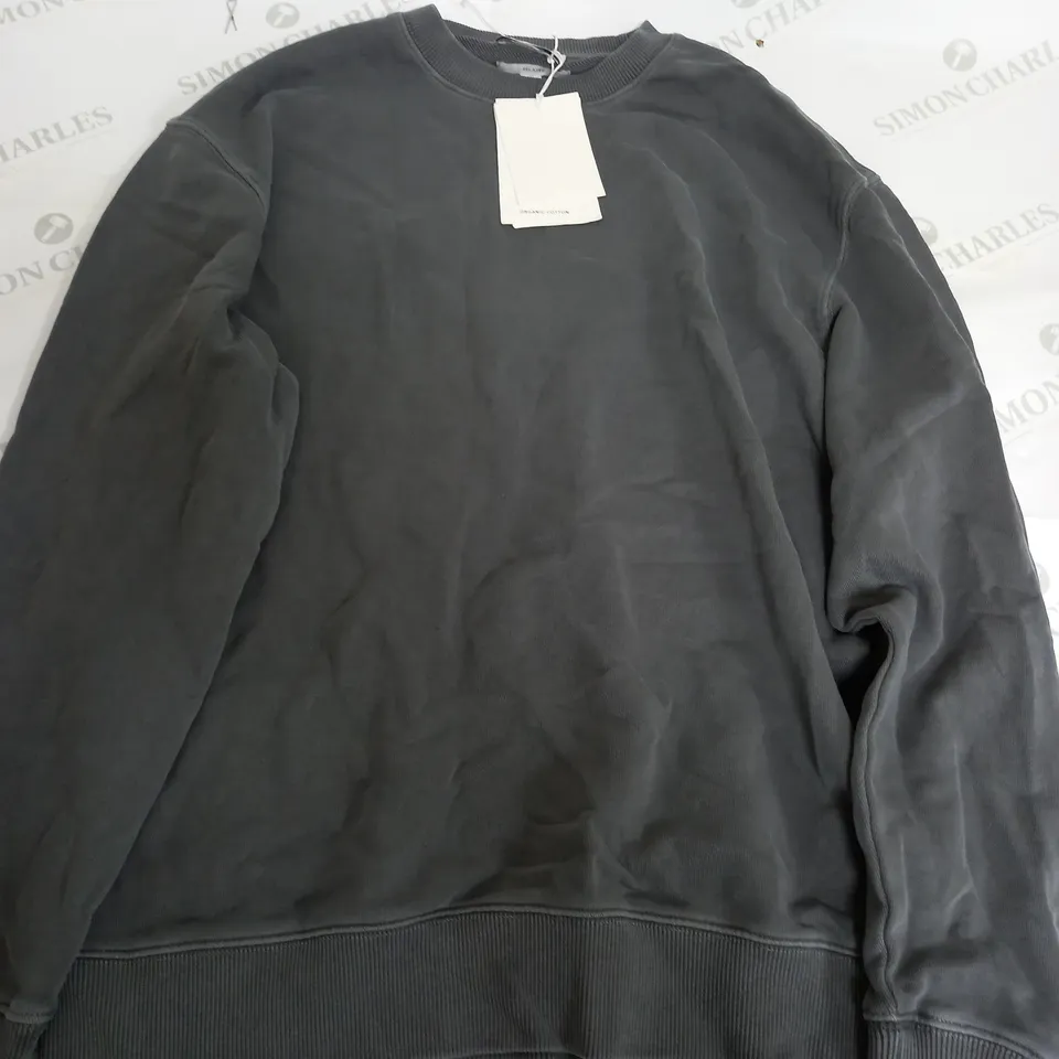 COS LONG SLEEVE SWEATER IN GREY - EU MEDIUM