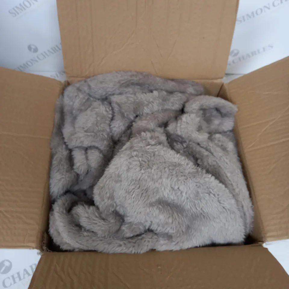 COZEE HOME FLUFFIE WRAP - MINK