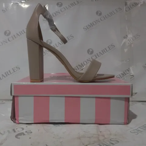 BOXED PAIR OF NO DOUBT OPEN TOE HIGH BLOCK HEEL SANDALS IN NUDE SIZE 6