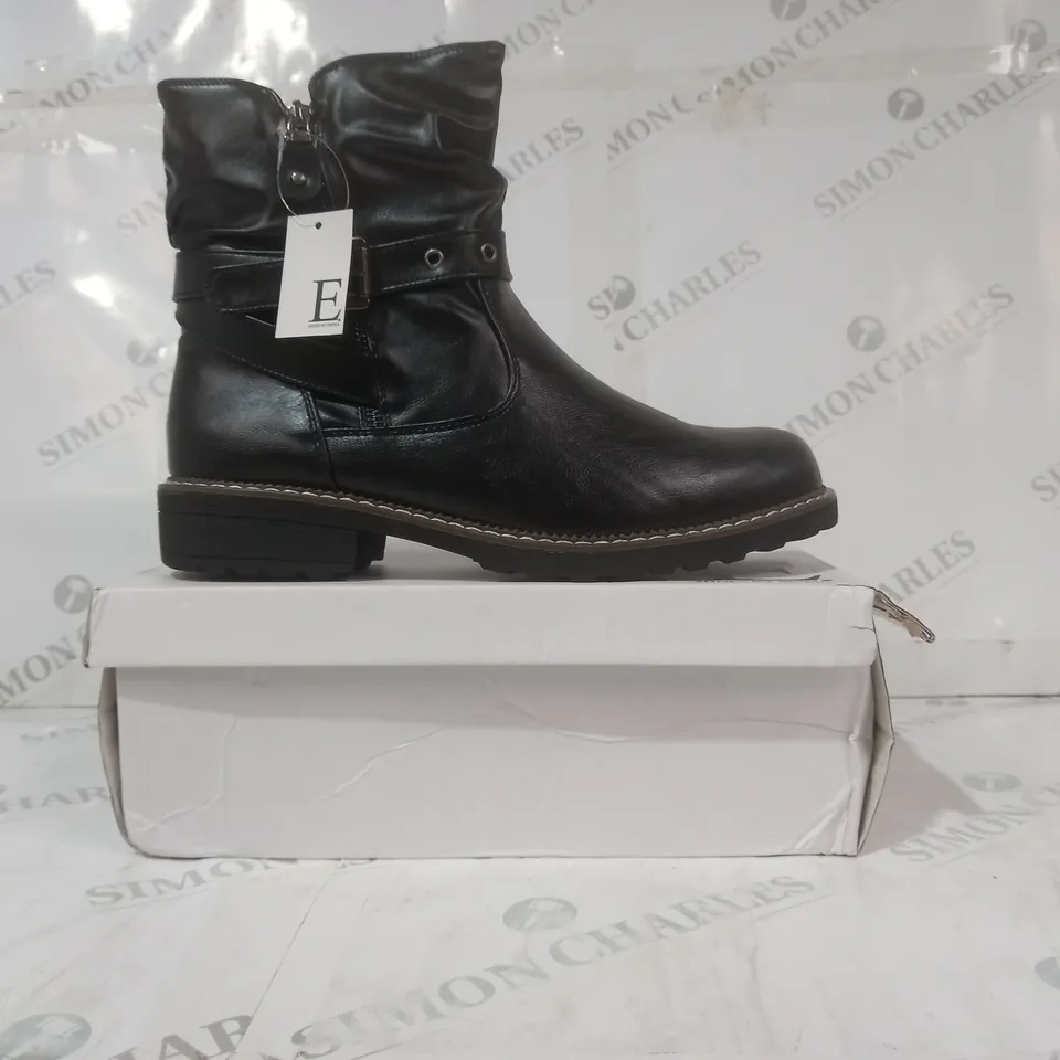 BOXED PAIR OF SHOES BY EMMA ANKLE BOOTS IN BLACK SIZE 8