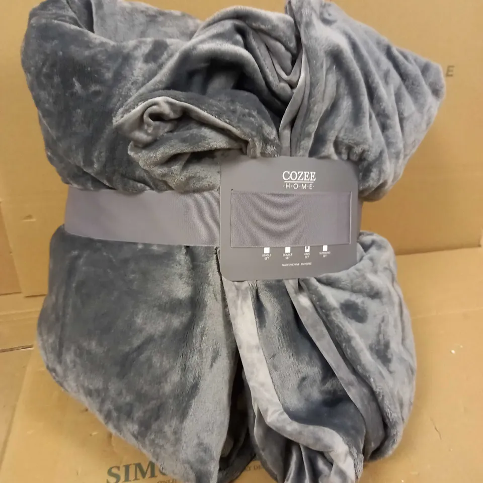COZEE HOME CRUSHED VELVET AND VELVETSOFT DUVET SET