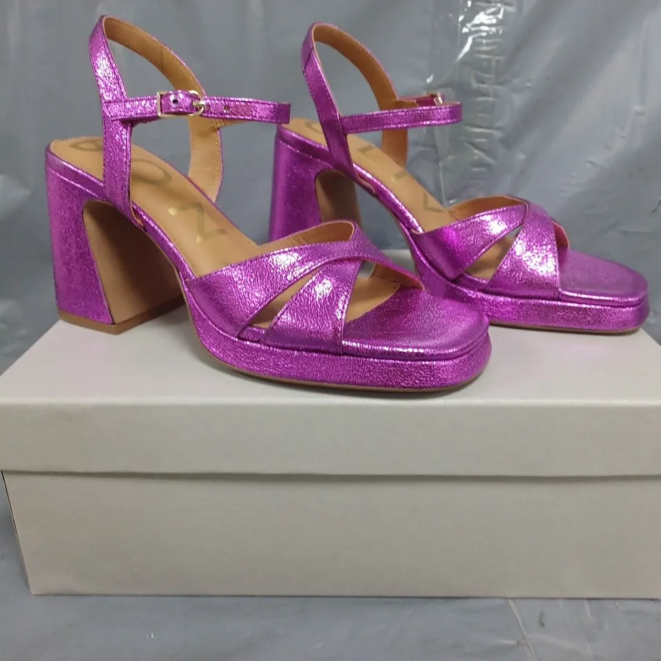 BOXED PAIR OF OLIVER BONAS OPEN TOE FLARED BLOCK HEEL SANDALS IN PINK SIZE UK 5