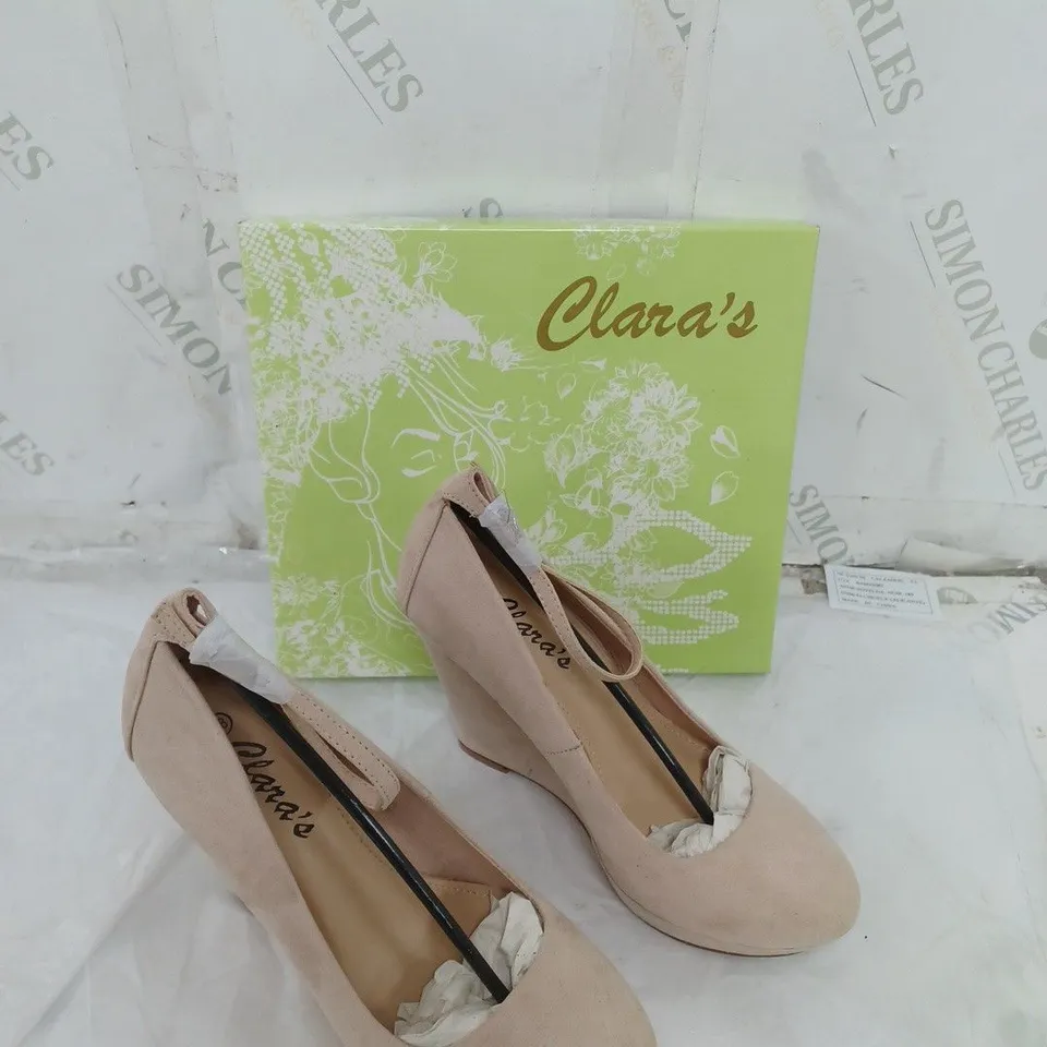 LARGE BOX OF APPROXIMATELY 10 BOXED CLANAS WEDGE BEIGE HEELS IN VARIOUS SIZE 