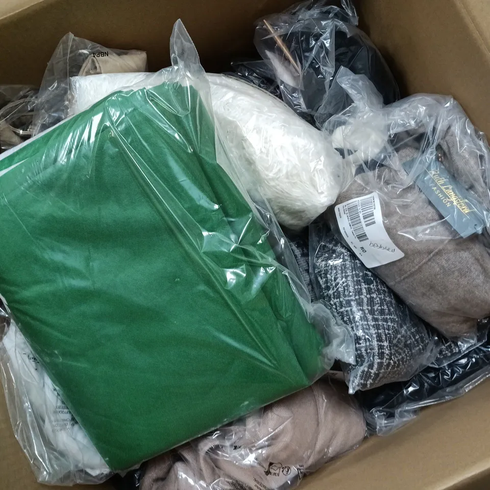 APPROXIMATELY 15 ASSORTED CLOTHING ITEMS IN VARIOUS SIZES, STYLES & COLOURS TO INCLUDE BRANDS SUCH AS D&CO, RUTH LANGSFORD, GREAT PLAINS, ETC - COLLECTION ONLY