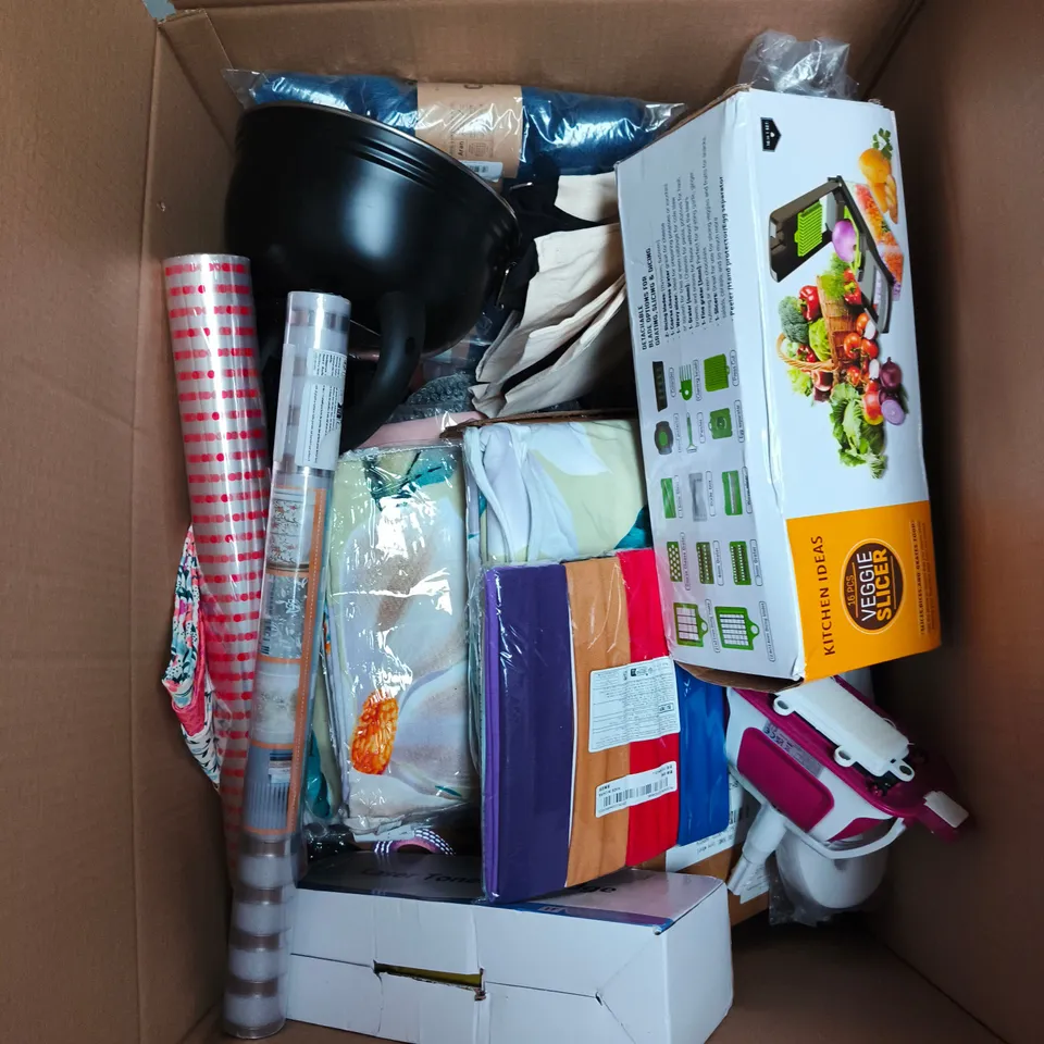 LARGE BOX OF APPROXIMATELY 15 ASSORTED HOUSEHOLD ITEMS TO INCLUDE DRAW STRING BAGS, WRAPPING PAPER AND VEG CUTTER