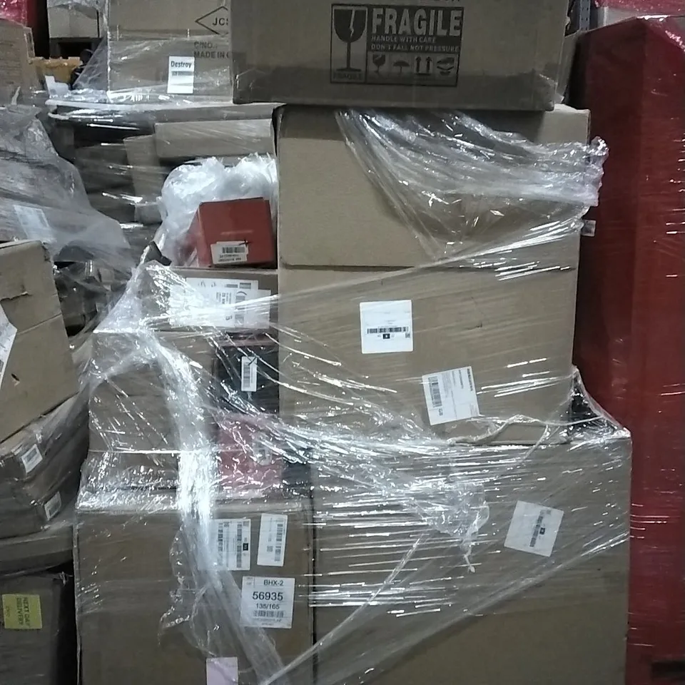 PALLET OF HOUSEHOLD ITEMS TO INCLUDE CV AXLE SHAFT, DECORATIVE WREATHS AND OTHER ASSORTED ITEMS ETC...