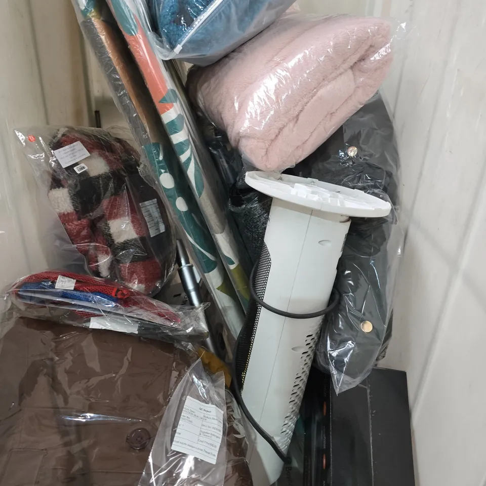 CAGE OF APPROXIMATELY 15 ASSORTED HOUSEHOLD ITEMS TO INCLUDE PUSH-UP BRA, ETC - COLLECTION ONLY