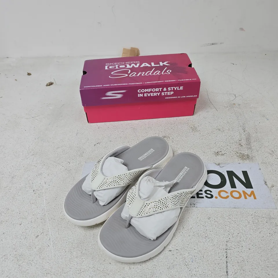 SKECHERS GO WALK SANDALS – GREY/WHITE, UK 6