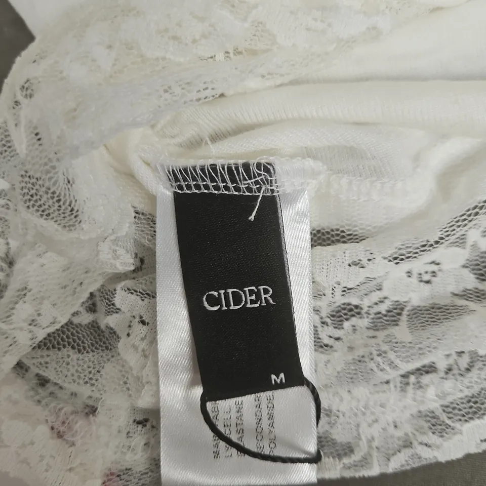CIDER LONG SLEEVE TOP WITH LACE TRIM SIZE M