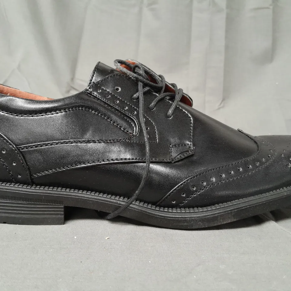 BOX OF APPROXIMATELY 5 ASSORTED BOXED PAIRS OF DESIGNER LACE UP SHOES IN BLACK - VARIOUS SIZES - COLLECTION ONLY